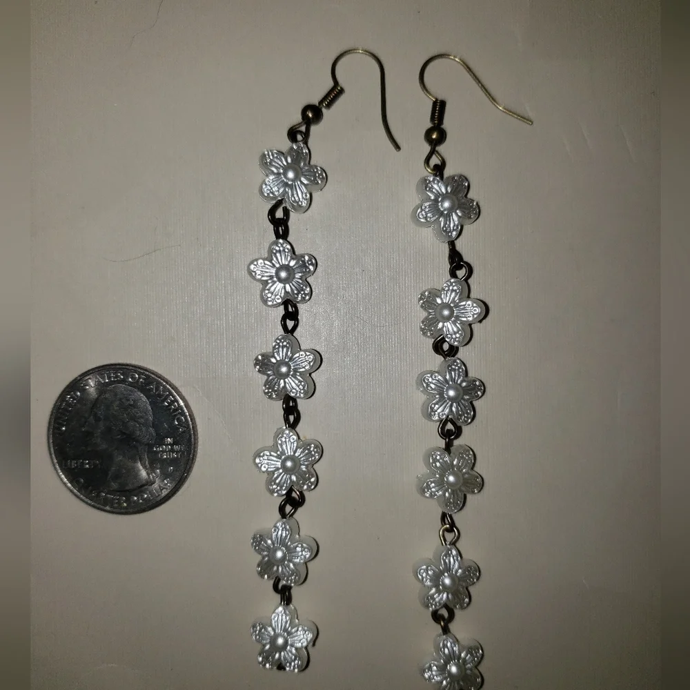 Elegant Silver Floral Drop Earrings - Picture 2 of 2